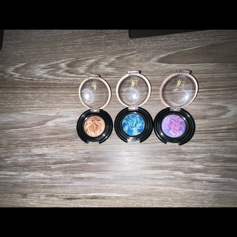 4 Eyeshadows